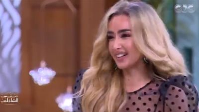 هنا الزاهد: يوم فرحي كنت مرعوبة وأحمد فهمي قاللي أنا هنام مش قادر (فيديو)