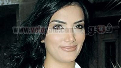 «حورية فرغلي» تنفي علاقتها بأزمة «كريم عبد العزيز»