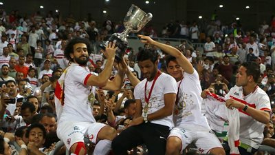 الزمالك بطلا لكأس مصر.. الأبيض يعوض جماهيره.. يحافظ على فرصة المشاركة الأفريقية.. هدف مبكر يربك حسابات ميت عقبة.. طرد لاعب سموحة يقلب الموازين.. وتفوق جنش يحسم ركلات الترجيح