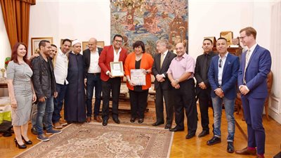 وزيرة الثقافة والسفير الألماني يكرمان أعضاء «كايرو ستيبس» (صور)