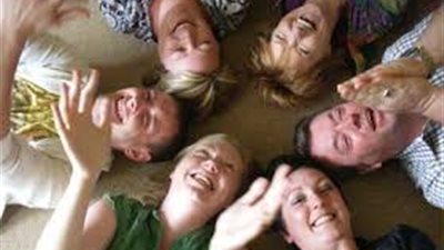 الضحك يساعد في الوقاية من أمراض السكر والسرطان