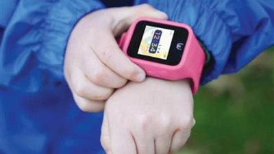 خبير ألماني يحذر من الساعات الذكية المخصصة للأطفال