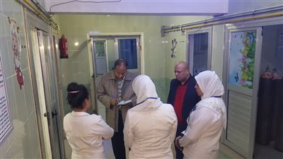 في حملة مفاجئة.. إحالة 50 طبيبا وممرضا للتحقيق لتقصيرهم في العمل بأسيوط