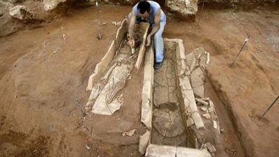 منقبان عن الآثار يعتديان على شريكهما بأسوان