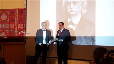 المعهد الألماني للآثار يكرم مدير مركز زاهي حواس للمصريات