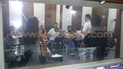 إليسا تجرى بروفات استعدادًا لحفل 