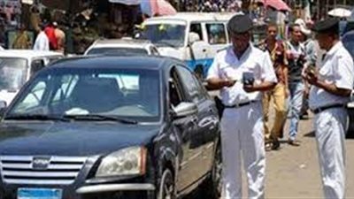 ضبط 61 مخالفة تحدث في الهاتف في حملات مرورية على الطرق