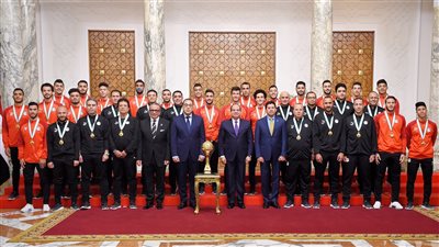 تفاصيل استقبال السيسي منتخبات الأوليمبي والإسكواش والكاراتيه والبارالمبي.. يمنح وسام الرياضة للأبطال.. يشيد بما تحقق من إنجازات.. ويكلف بتوفير الدعم والإمكانات اللازمة لهم