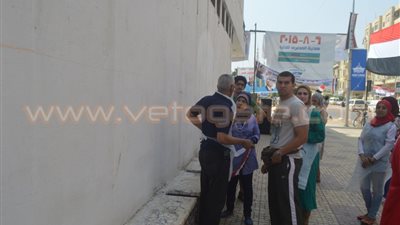 بالصور.. طلاب جامعة المنصورة يرسمون جرافيتي القناة الجديدة