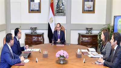 السيسي يبحث مستجدات خطة انتقال الوزارات إلى العاصمة الجديدة.. يكلف بناء جهاز إداري كفء يتسم بالحوكمة والعصرية.. ويرتقي إلى تطلعات المواطنين.. إيلاء الإصلاح الإداري والمؤسسي العناية والأولوية
