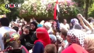 بالفيديو.. حلقات رقص بحديقة الحيوان على أنغام الأغاني الوطنية