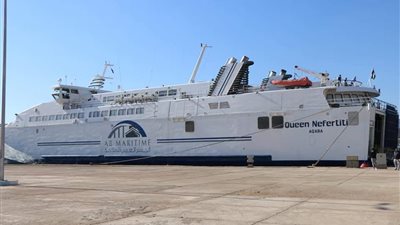 وزير النقل ومحافظ جنوب سيناء يدشنان الخط الملاحي شرم الشيخ- الغردقة