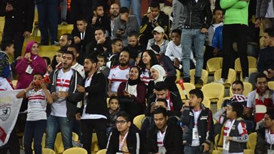 جماهير الزمالك تهتف للاعبين قبل مواجهة أول أغسطس بدوري الأبطال