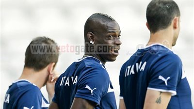 وضع شارات سوداء ضد العنصرية في الدوري الأوروبي