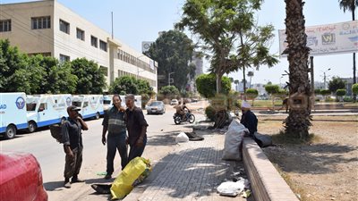 بالفيديو.. عمال النظافة يرقصون احتفالا بافتتاح قناة السويس