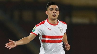 لاعبو الزمالك يحتفلون بأشرف بن شرقي