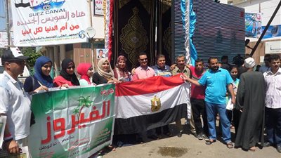 هدوء بقرية المعزول وسط احتفالات القرى المجاورة بافتتاح قناة السويس