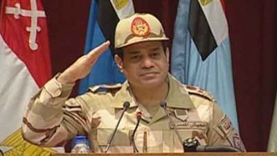 بالفيديو: سر «البدلة العسكرية» في افتتاح قناة السويس.. «السيسي» يرتديها لثاني مرة منذ انتخابه رئيسًا.. أحداث الشيخ زويد تعيد «زي الجيش» للرئيس.. خبراء: رسالة تقدير للقوات