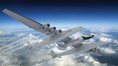 بالصور.. إطلاق الأقمار الصناعية بطائرة