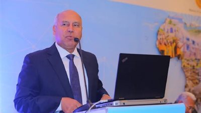 كامل الوزير يكشف سبب بكائه.. والسيسي: 