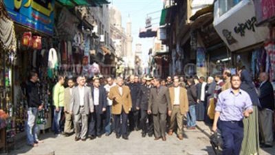 عبد المعز: قضينا على الباعة الجائلين بشارع المعز ونطالب المالية بنقل 