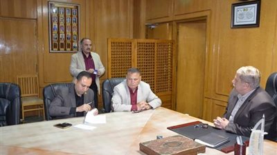 محافظ الإسماعيلية يعتمد كشوف الصيادين مستحقي التعويضات (صور)