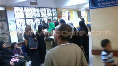 بالصور.. جولة بمستشفى النيل بشبرا.. تكدس بسبب غياب الأطباء.. معاناة مرضى التأمين الصحي.. صرف أدوية بديلة وغير فعالة لمرضى السكر.. ومريض بالكلى: صرفولي أدوية منتهية الصلاحية