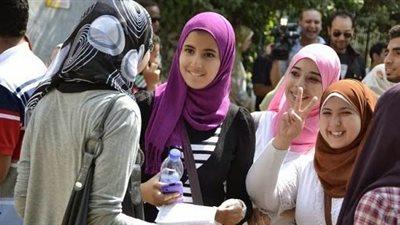 توافد الطلاب لأداء امتحان «الإستاتيكا والجيولوجيا والفلسفة» بشبرا