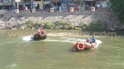بالصور.. الإنقاذ النهري بالشرقية ينظم عروضًا بحريًا احتفالاً بقناة السويس