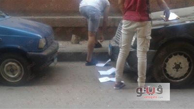 بالصور.. طلاب يخبئون أوراق الغش في الأحذية أمام لجنة بباب الشعرية