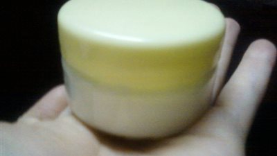 كريم سحري يعطي اللون البرونزي ويقي من السرطان