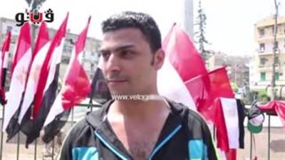 بالفيديو.. «بائعو أعلام»: «جايين من شبرا لبورسعيد نسترزق»