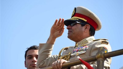 صورة السيسي بـ«بدلة التشريفات» تتصدر وسائل الإعلام العربية.. «الرياض»: الرئيس يفتتح مشروع قناة السويس الجديدة.. «الخليج»: أكثر من نصف العالم يشارك المحروسة التدشين.. و