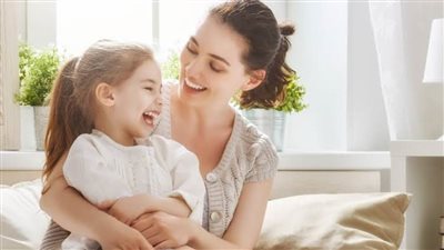 ٧ مفاهيم خاطئة في تربية الأطفال .. أبرزها شرب الماء ورضعة الأعشاب