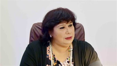 إنذار لوزيرة الثقافة يطالبها بعدم منح تصاريح للراقصات الأجنبيات بمصر