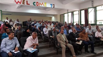 تعليم أسوان يناقش استعدادات امتحانات الدبلومات الفنية (صور)