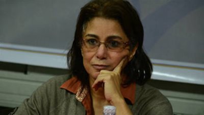 هالة شكر الله مداعبة الصحفيين: «مش هنزل في الأسانسير»