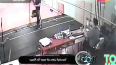بالفيديو..لاعب يقتل مدربه أثناء التدريب