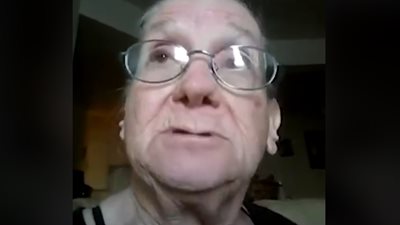 امرأة تصور مقطع فيديو لنفسها بالخطأ (فيديو)