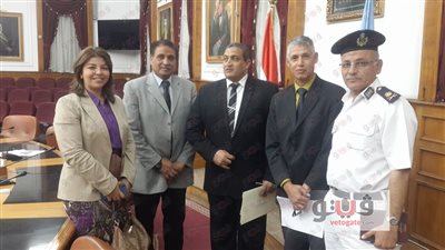 نائب محافظ القاهرة يناقش مبادرة لمواجهة انتشار عربات الكارو