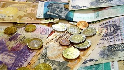 الدولار يرتفع قرشا واحدا واليورو مستقر