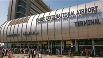 مطار القاهرة يستقبل فوجين سياحيين من بريطانيا وأندونيسيا