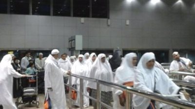 4 آلاف معتمر يغادرون مطار القاهرة لأداء مناسك عمرة رمضان