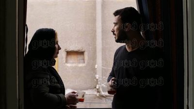 «لقاء يرد الروح» .. فلسطيني يلتقي أمه المصرية بعد «20 سنة فراقا»