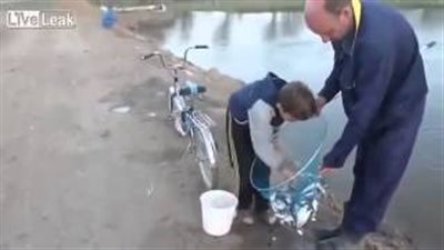 بالفيديو.. أسهل عملية صيد للأسماك