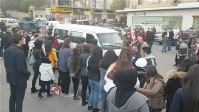 لحظة دهس متظاهرين لبنانيين في 