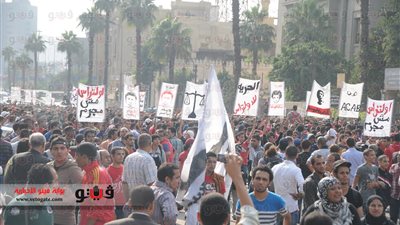 بالفيديو والصور.. انطلاق مسيرة ألتراس أهلاوى للمطالبة بالإفراج عن متهمى اشتباكات المطار