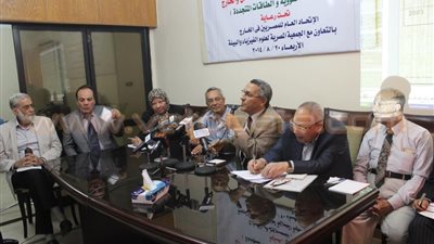 بالصور.. بدء ندوة 