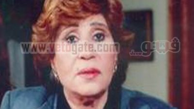 سميرة محسن تفاجئ ممثلي عرض 