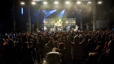 جمهور الجاز يتراقص على أنغام عمرو حسني.. الإثنين